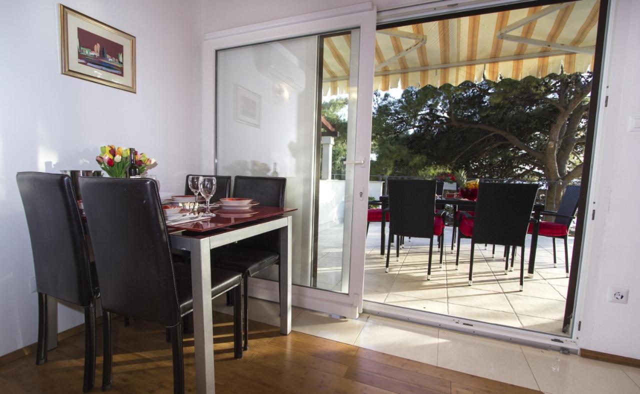Apartments By The Sea Brela, Makarska - 11821 Exterior foto